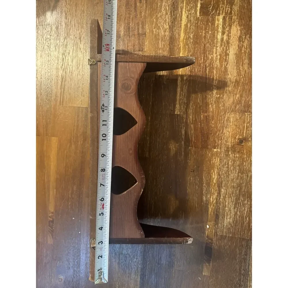 Vintage-Style Wooden Wall Display Shelf – Heart Cutout Country Primitive Decor